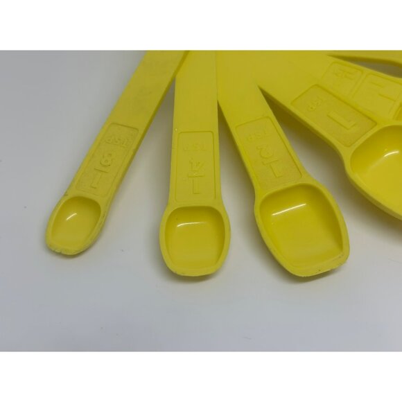 Vtg Tupperware Yellow Measuring Spoon Set of 7 Tsp TBSP Retro Kitchen READ - Picture 4 of 6